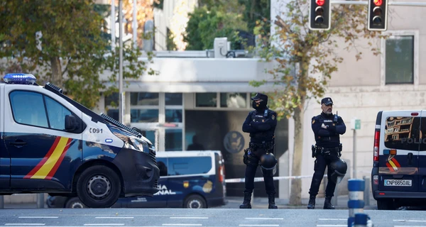 Українські посольства за кордоном отримали скривалені пакети з очима тварин