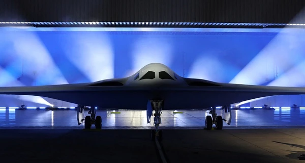 США презентовали новый бомбардировщик-невидимку B-21 Raider