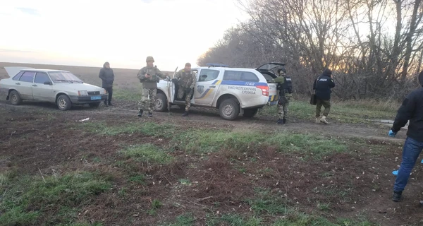 Під Ізюмом автомобіль наїхав на міну, загинули двоє людей