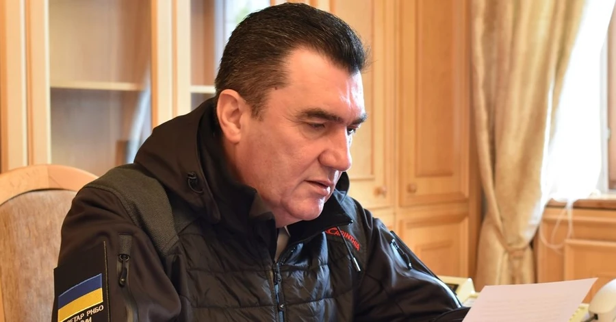 Данилов відповів на заяву Макрона про Росію: Вбивці хочуть надати 