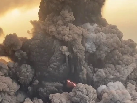 В Италии потоки лавы вулкана Стромболи спровоцировали цунами