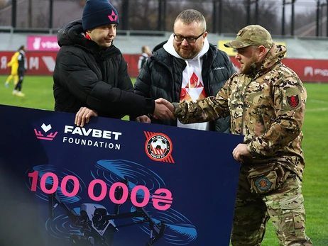 Факт. Favbet Foundation передав 100 000 грн підрозділу, де служить співробітник ФК «Кривбас»