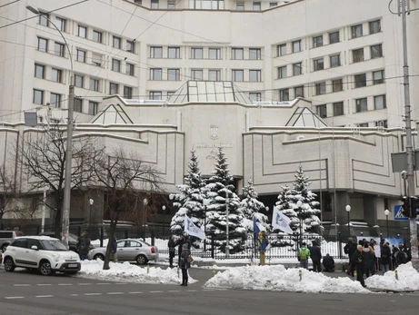 Три члена Конституционного суда Украины ушли в отставку