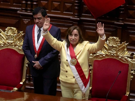 У Перу нова президентка. Її попередника затримала поліція 