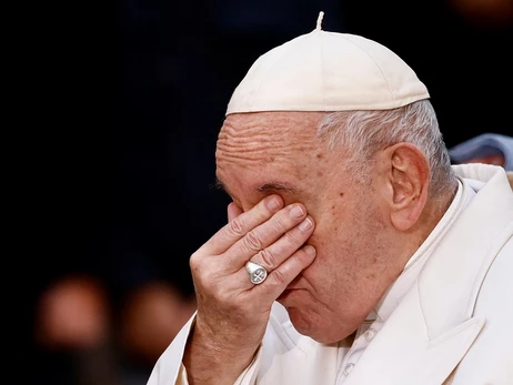 Папа Римский расплакался во время молитвы за Украину