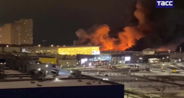 У московському ТЦ «МегаХімки» сталася пожежа та пролунали сильні вибухи