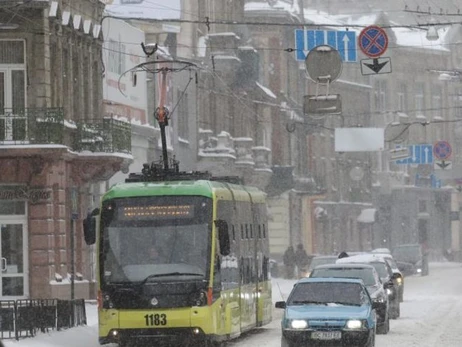 Через негоду у Львові зупинилися всі трамваї та тролейбуси