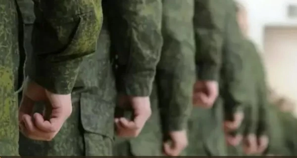 На Луганщині загарбники готуються примусово мобілізувати всіх без винятку чоловіків