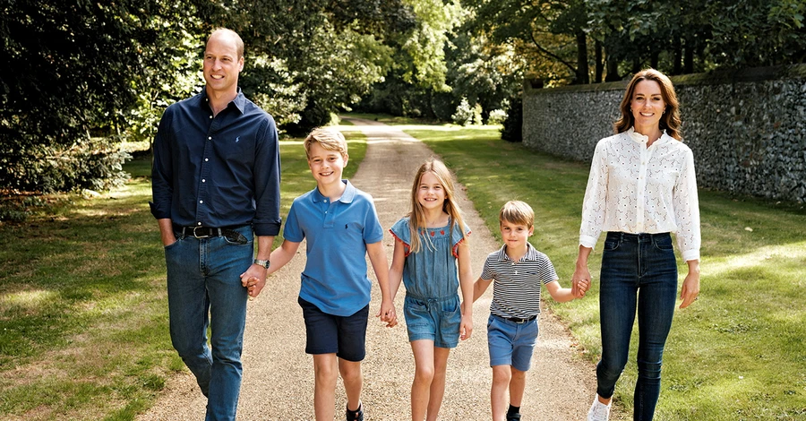 Кейт Миддлтон и принц Уильям показали рождественскую открытку с тремя детьми