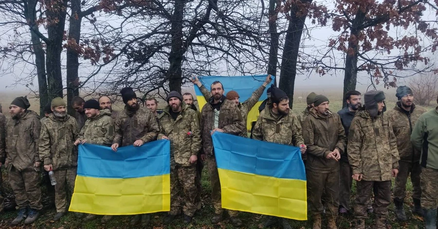 Україна повернула з російського полону оборонців Бахмута та громадянина США