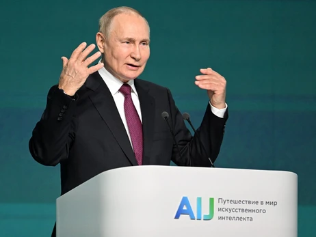 Западные СМИ: Путина ждет операция. Упал с лестницы и повредил копчик