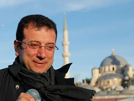 Мэра Стамбула приговорили к 2,7 годам тюрьмы за оскорбление турецких чиновников