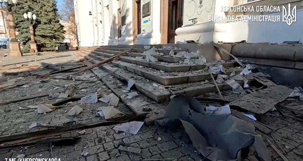 РФ знову ударила по Херсону, загинули 2 людини  