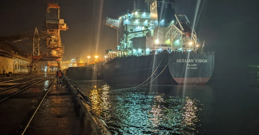 Россия ограничивает движение через Босфор: в пробке почти 100 судов с зерном