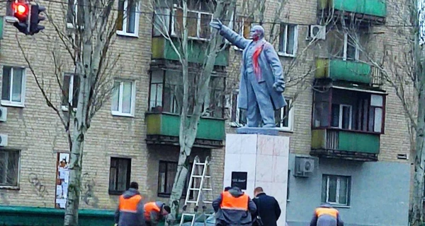 Федоров: В Мелитополе облить красной краской памятник Ленину