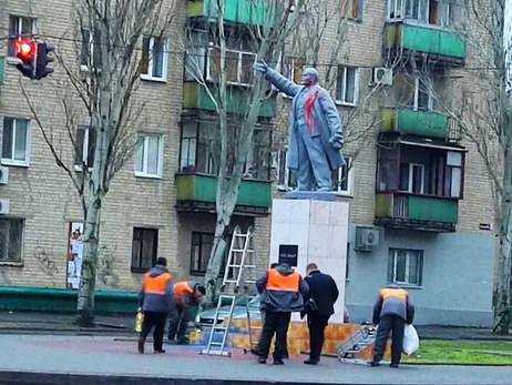 Федоров: У Мелітополі облили червоною фарбою пам'ятник Леніну