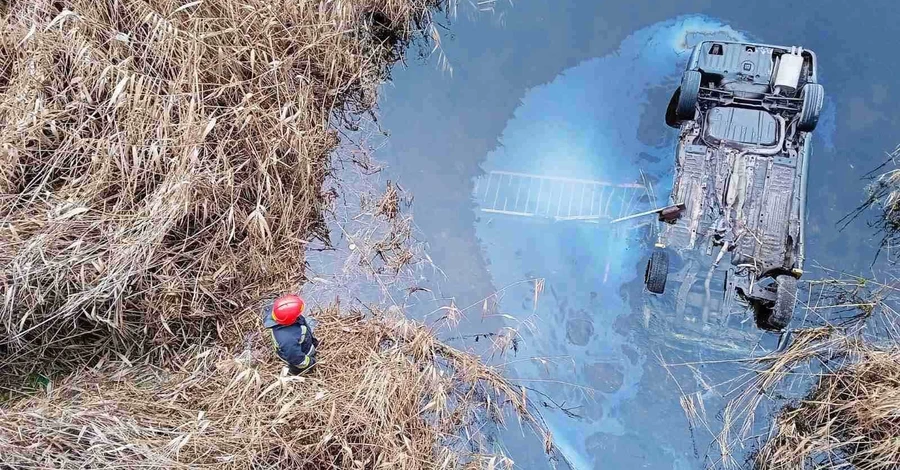 В Николаевской области Mitsubishi упал в реку, среди пяти погибших – две девочки