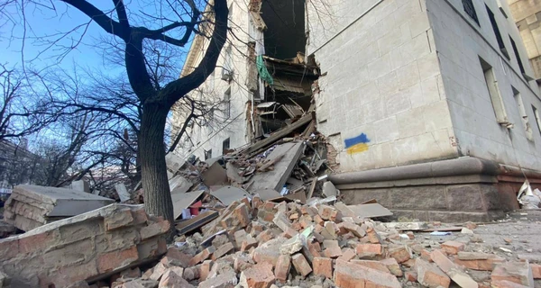 РФ атакувала Херсон, постраждала будівля обладміністрації