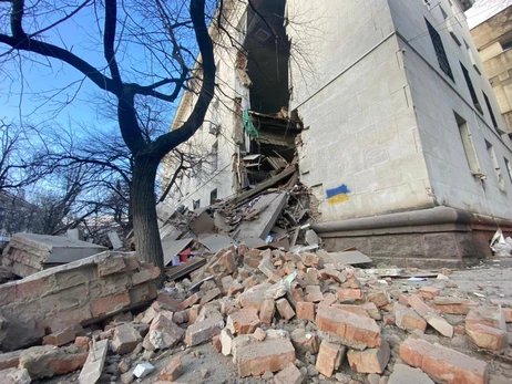 РФ атакувала Херсон, постраждала будівля обладміністрації