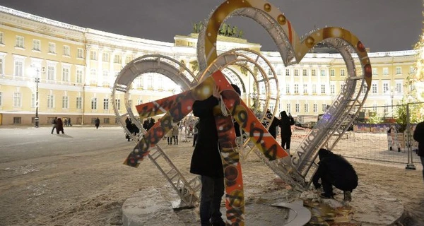 “Убийцы” на инсталляции про Мариуполь в Петербурге написала старшеклассница