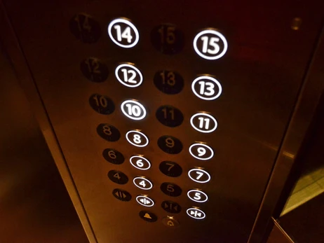 Мінімум рухів та жодної самодіяльності: 10 правил для застряглих у ліфті