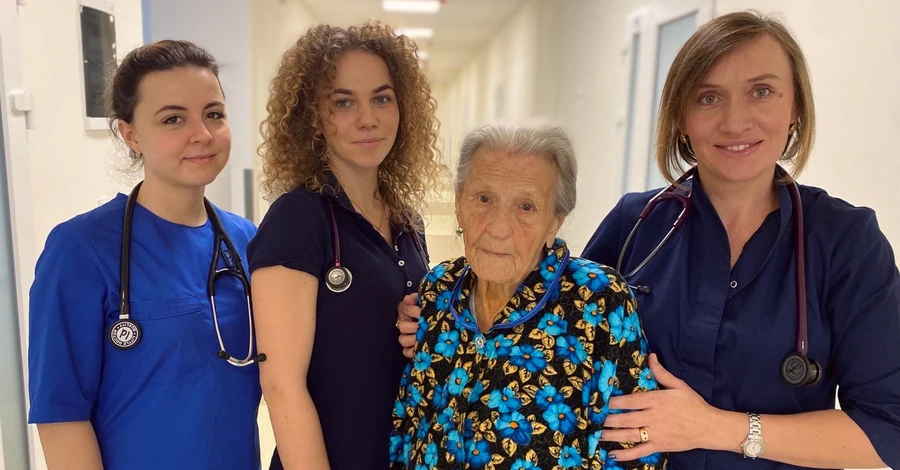 Мріє дожити до перемоги: у Львові 101-річній бабусі встановили третій кардіостимулятор