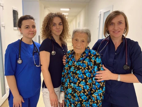Мріє дожити до перемоги: у Львові 101-річній бабусі встановили третій кардіостимулятор