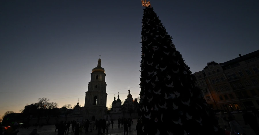 Знакові місця у всьому світі вимикають світло на знак солідарності з Україною