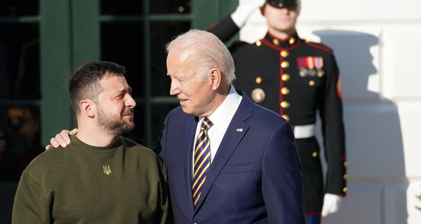 Зеленський на зустріч у Білому домі одягнув патріотичний светр, а Байден жовто-блакитну краватку