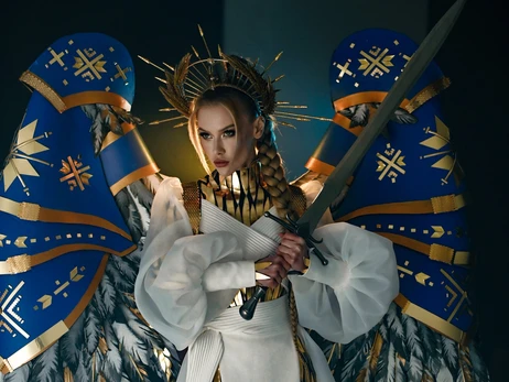«Мисс Украина Вселенная» показала национальный костюм 