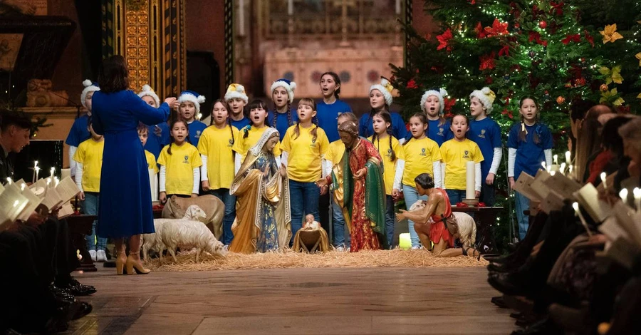 Український хор дітей-біженців виступив перед королівською родиною напередодні Різдва