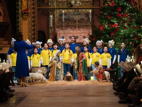 Украинский хор детей-беженцев выступил перед королевской семьей накануне Рождества