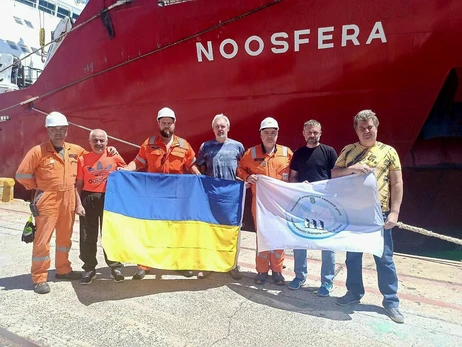 Украинский ледокол «Ноосфера» начал второй сезон, отправившись в Антарктику из Кейптауна
