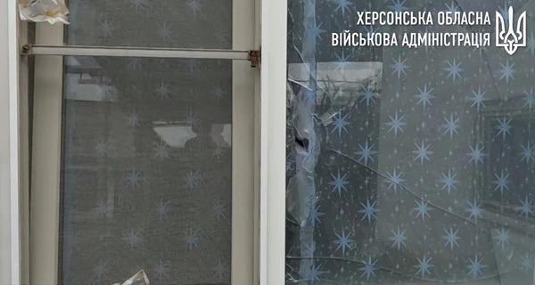 Росія вдарила по Херсону, пошкодивши дитсадок та станцію медичної допомоги