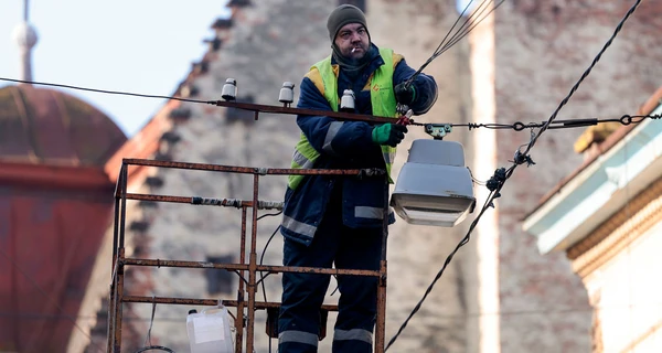 Майже весь Львів залишився без світла через російські обстріли