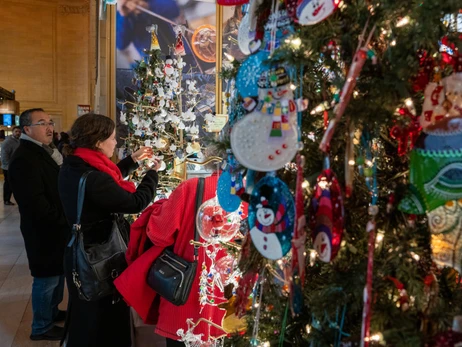 Новогодне-рождественские подарки в Европе: что дарят и сколько тратят