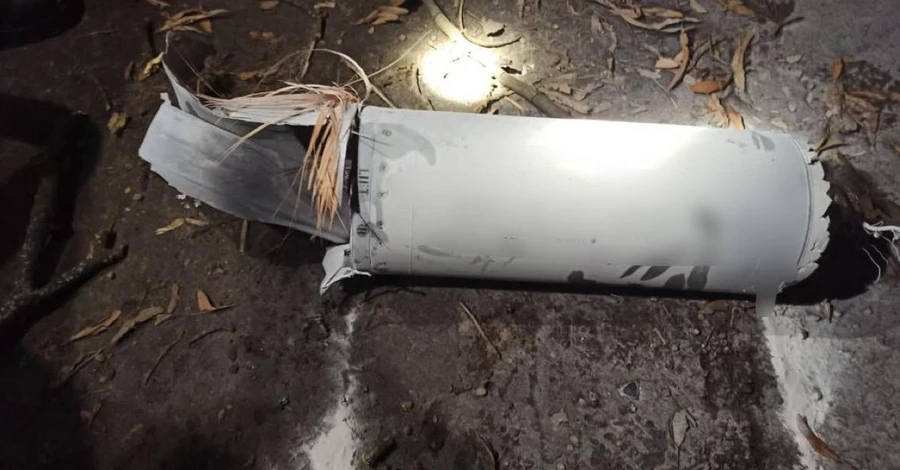 Обломок российской ракеты упал в Десенку в Киеве, водолазы проводят работы
