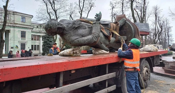 В Днепре демонтировали последний памятник, связанный с Россией