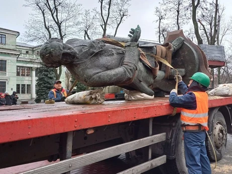 В Днепре демонтировали последний памятник, связанный с Россией