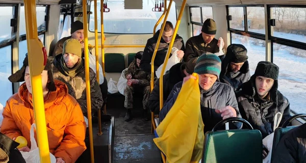 Украина и РФ обменялись пленными: домой вернулись 50 защитников Мариуполя, Бахмута и ЧАЭС