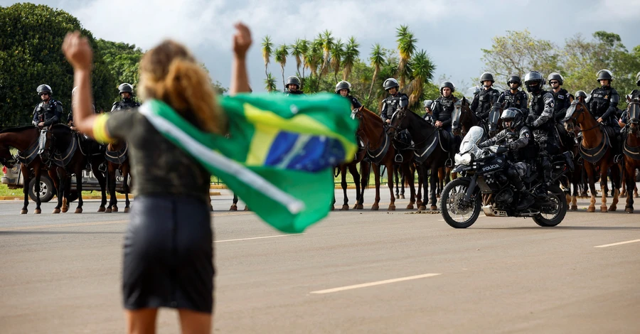 Протести в Бразилії: Болсонару засудив дії своїх прихильників