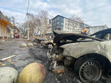 Российские войска ударили по жилому кварталу Херсона: есть погибший и раненая