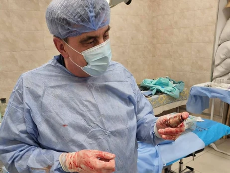 Лікарі під наглядом саперів дістали з тіла бійця ЗСУ гранату, що не розірвалася 