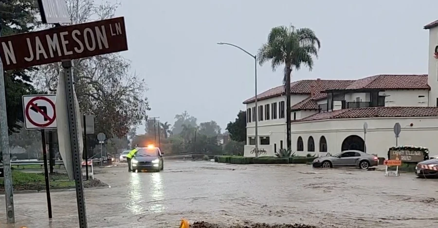 В Калифорнии целый город эвакуировали из-за наводнения