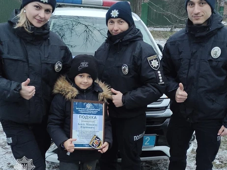 Восьмилетний волонтер из Кропивницкого получил награду от полицейских