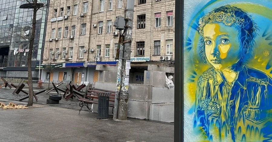 Французский художник C215 создал граффити в четырех городах Украины