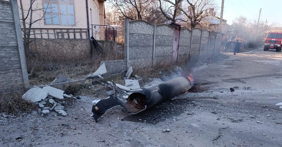 На Донбасі росіяни випустили ракету по Костянтинівці, є пошкодження