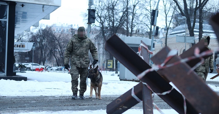 У Києві посилили охорону урядового кварталу, перевіряють людей та приміщення