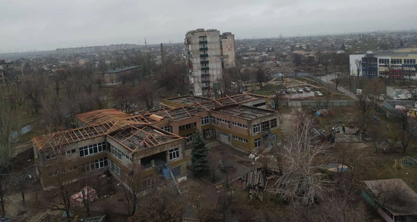 Жителі Маріуполя замерзають у власних квартирах без вікон та опалення