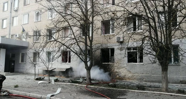 У Херсоні через російський обстріл зайнявся перинатальний центр, постраждала працівниця (оновлено)